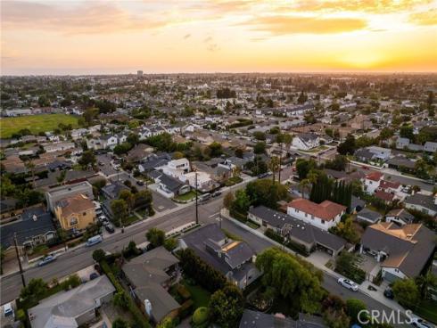 226 Santa Isabel Ave , Costa Mesa, CA