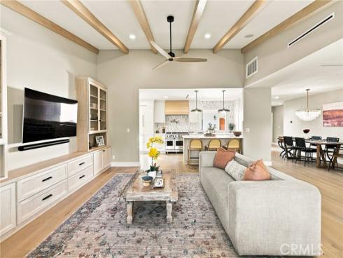 226 Santa Isabel Ave , Costa Mesa, CA