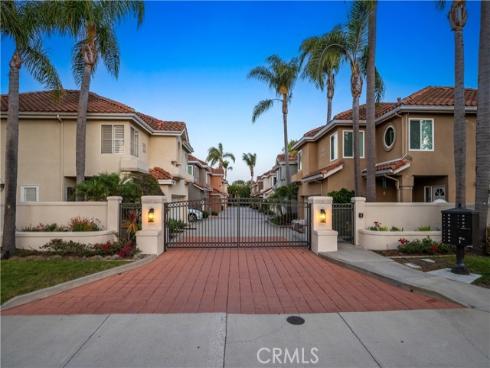 208 Calabria Court, Costa Mesa, CA