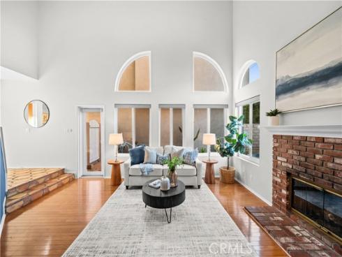 208 Calabria Court, Costa Mesa, CA