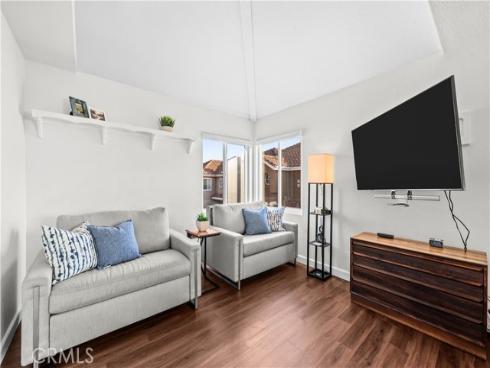 208 Calabria Court, Costa Mesa, CA