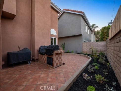 208 Calabria Court, Costa Mesa, CA