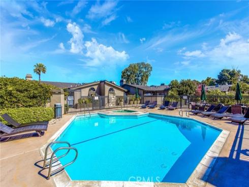 2175  Pacific Avenue  D6 , Costa Mesa, CA