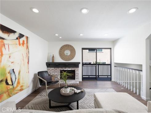 212 Mayfair , Costa Mesa, CA