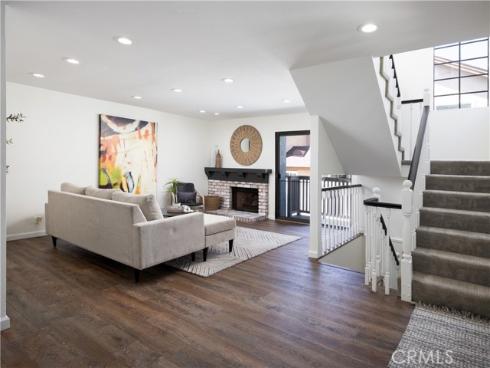 212 Mayfair , Costa Mesa, CA