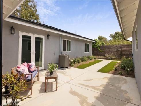 2049 Monrovia , Costa Mesa, CA