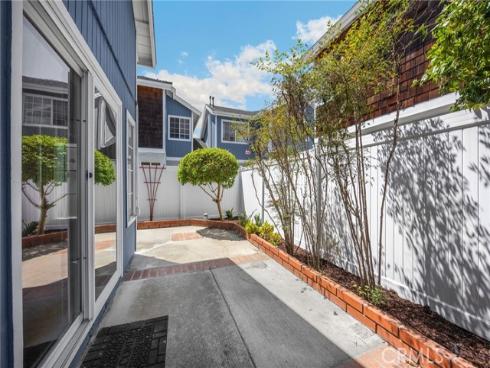 2210 Pacific Ave. #f1 , Costa Mesa, CA