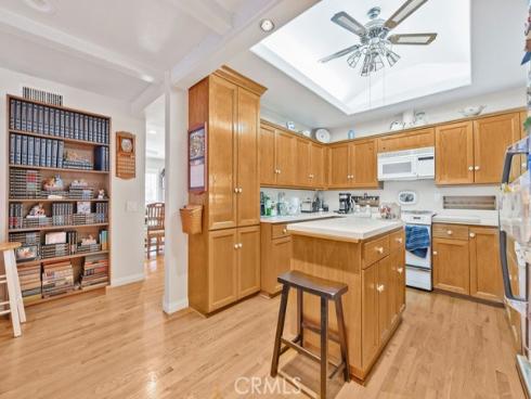 1144  El Camino Dr  , Costa Mesa, CA