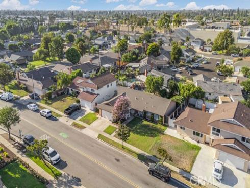 1144  El Camino Dr  , Costa Mesa, CA