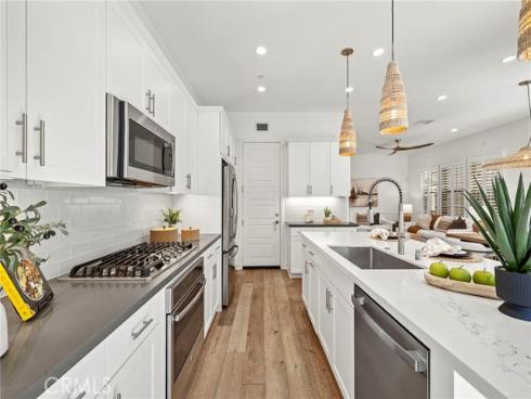 2111 Breakaway , Costa Mesa, CA