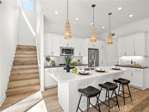 2111 Breakaway , Costa Mesa, CA