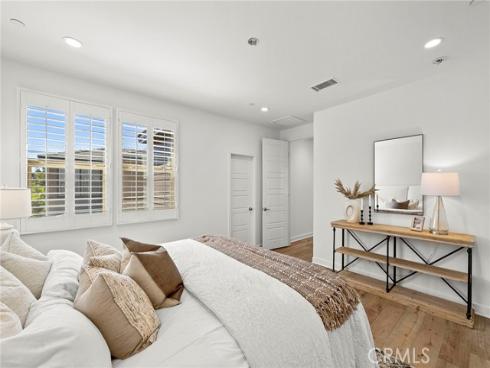 2111 Breakaway , Costa Mesa, CA