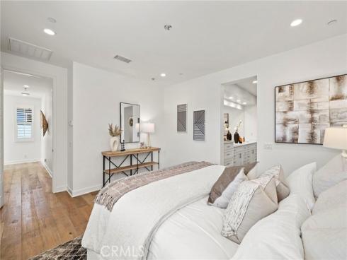 2111 Breakaway , Costa Mesa, CA