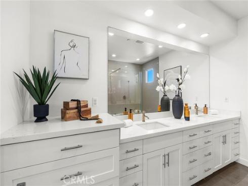 2111 Breakaway , Costa Mesa, CA