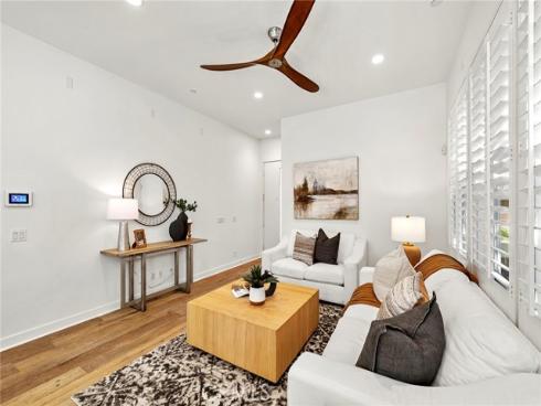 2111 Breakaway , Costa Mesa, CA