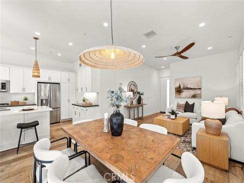 2111 Breakaway , Costa Mesa, CA