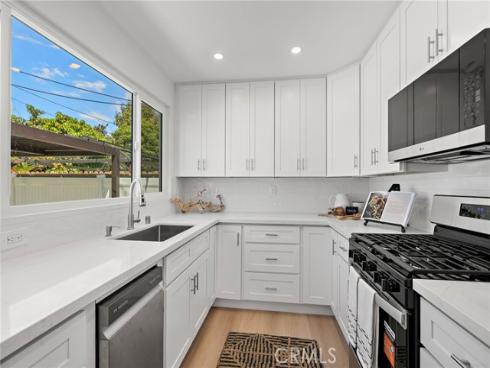 674 Senate Street, Costa Mesa, CA