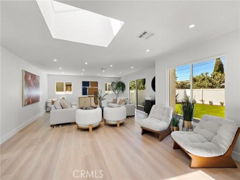 674 Senate Street, Costa Mesa, CA