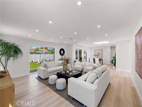 674 Senate Street, Costa Mesa, CA