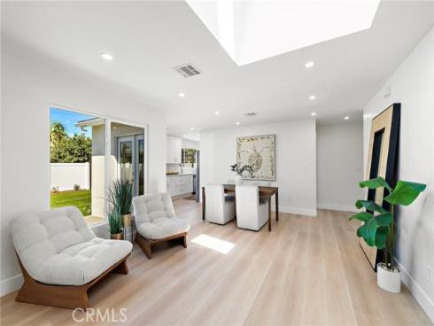 674 Senate Street, Costa Mesa, CA