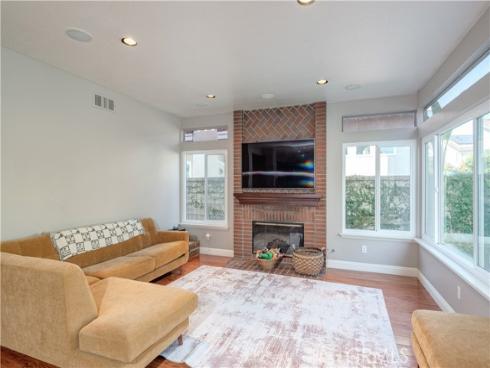 9574  Tivoli  , Cypress, CA