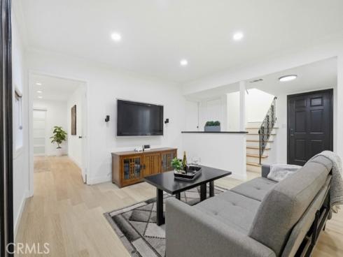 10232 Hialeah , Cypress, CA