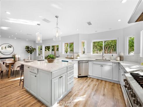 27 Palm Beach Court , Dana Point, CA