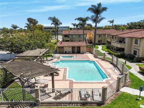 17333  Brookhurst  F2  Street, Fountain Valley, CA