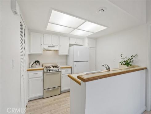 17333  Brookhurst  F2  Street, Fountain Valley, CA