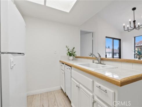 17333  Brookhurst  F2  Street, Fountain Valley, CA