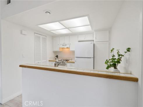 17333  Brookhurst  F2  Street, Fountain Valley, CA