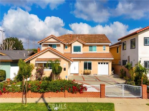 8715 El Lago