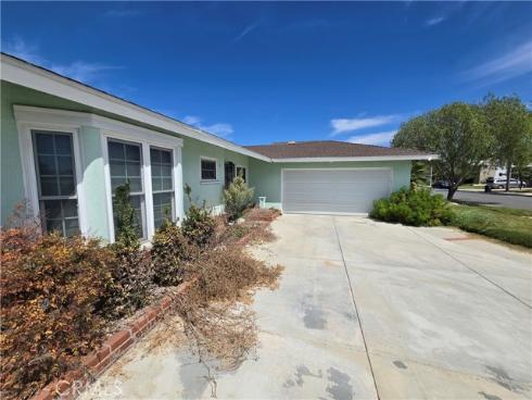 17391 Elm Street, Fountain Valley, CA