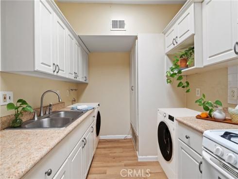 2670 Andover 22C Avenue, Fullerton, CA