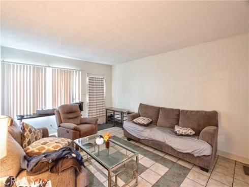 230 W Knepp Avenue, Fullerton, CA