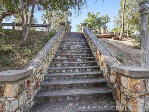 1360  Shadow  G  Lane, Fullerton, CA