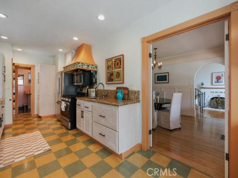 521 W Whiting Avenue, Fullerton, CA