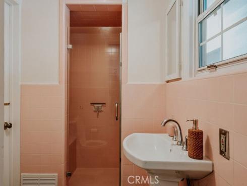 521 W Whiting Avenue, Fullerton, CA