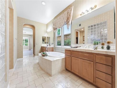 2588  Nixon   Way, Fullerton, CA