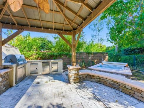 2588  Nixon   Way, Fullerton, CA