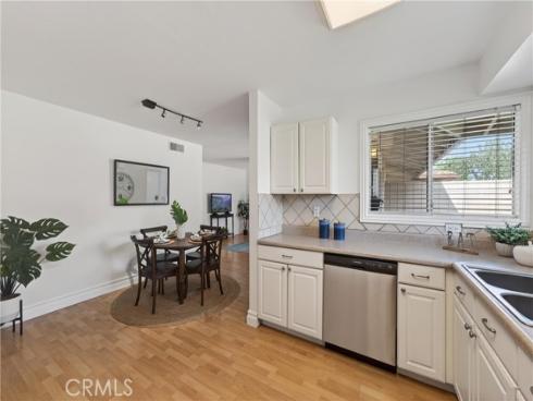 1752 E Commonwealth 102 , Fullerton, CA