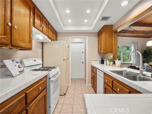 119  Helen  , Fullerton, CA