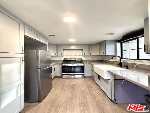 2351  Sutter  242  Way, Fullerton, CA