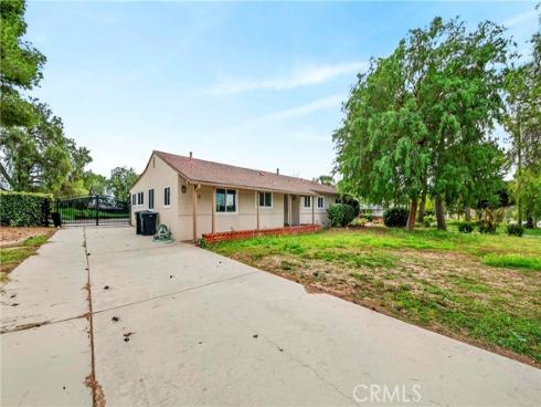 910 W Valencia Mesa  , Fullerton, CA