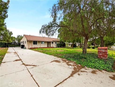 910 W Valencia Mesa  , Fullerton, CA