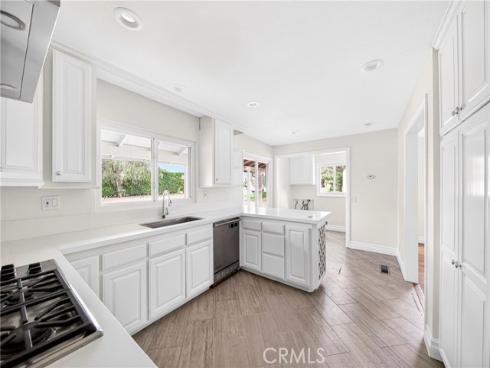 910 W Valencia Mesa  , Fullerton, CA