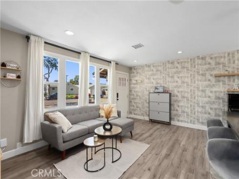 1909 W Walnut Avenue, Fullerton, CA