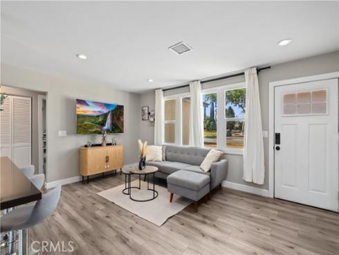 1909 W Walnut Avenue, Fullerton, CA