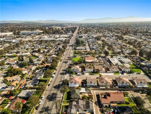 2100 W Valencia , Fullerton, CA