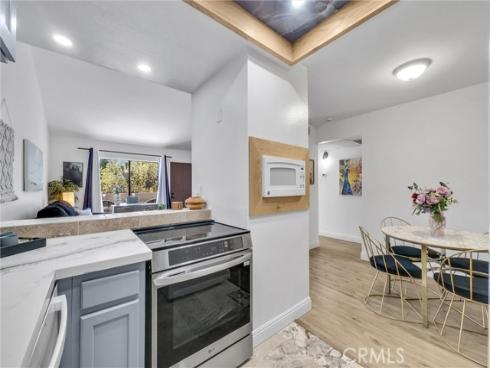 3062 Associated 10 , Fullerton, CA